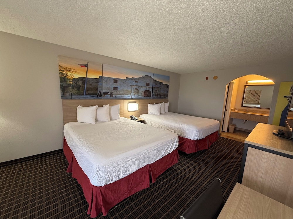 Standard, 2 Queen Beds, Smoking, Days Inn By Wyndham San Antonio Interstate Hwy 35 North 7/10