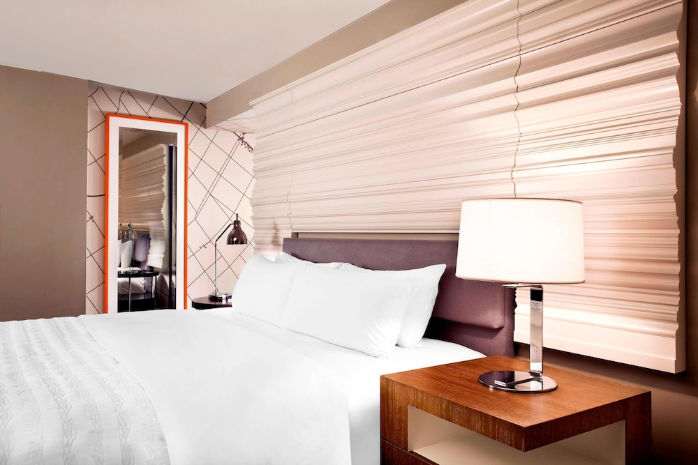 Le Meridien New Orleans 10/40