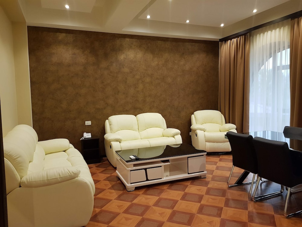 Grand Hills Hotel 27/50
