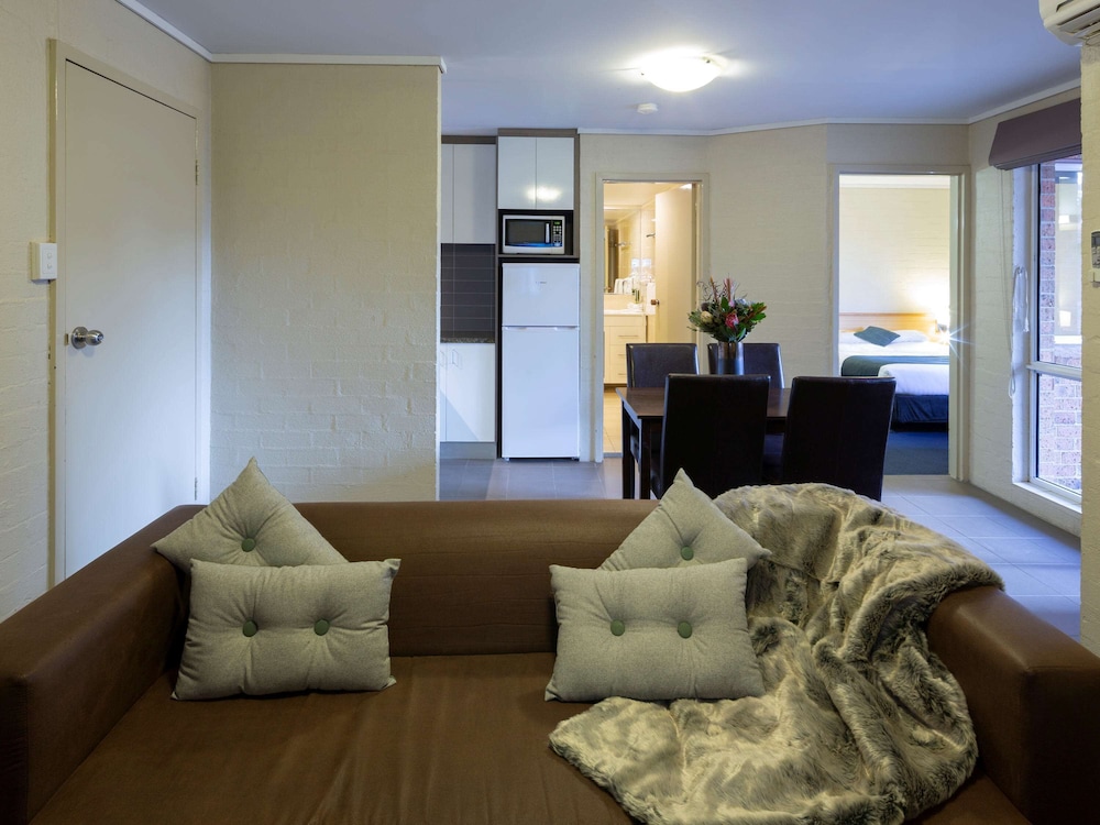 ibis Styles Canberra 55/78