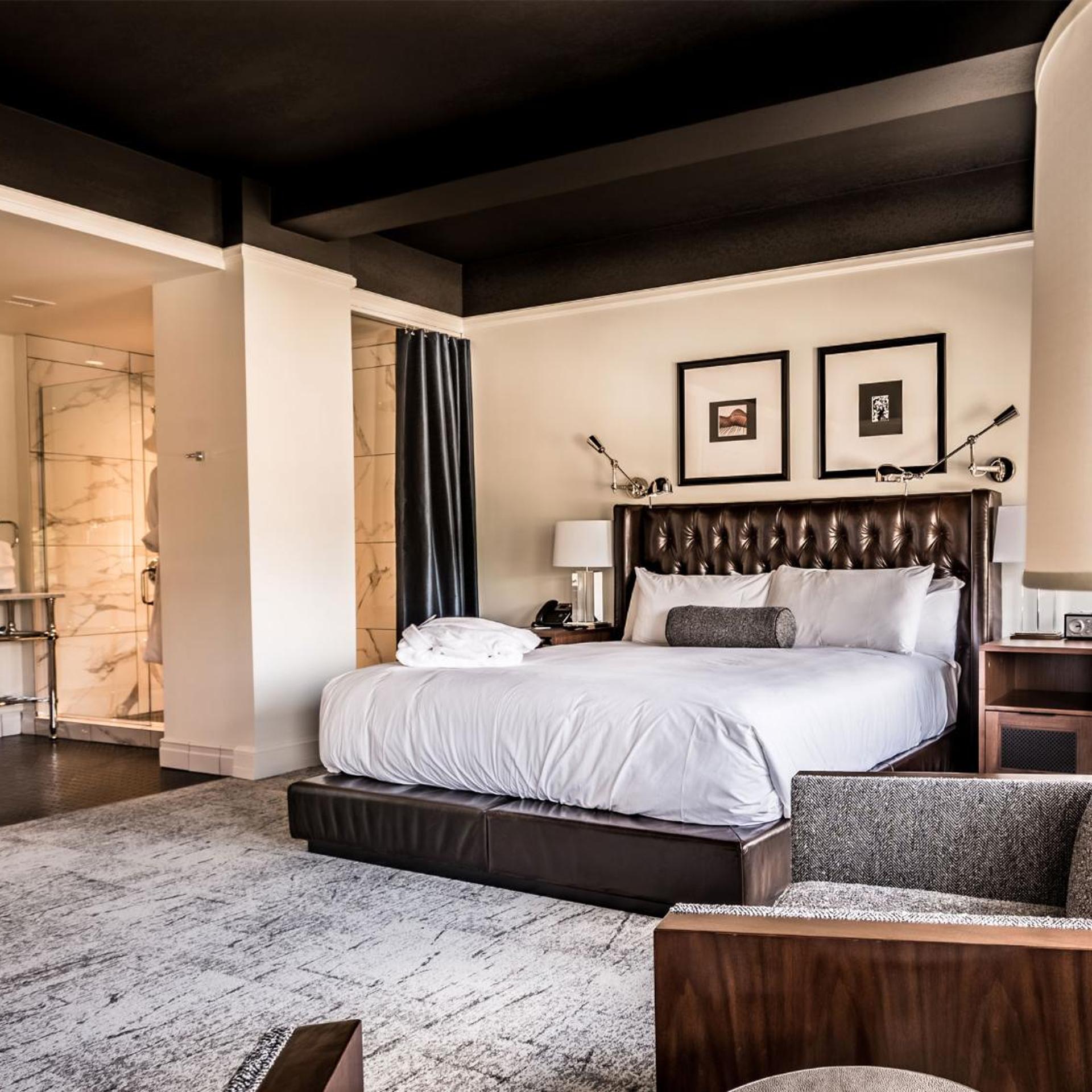 Deluxe, King Bed