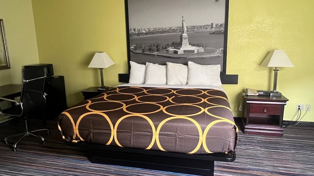 Super 8 by Wyndham Albany 31/51