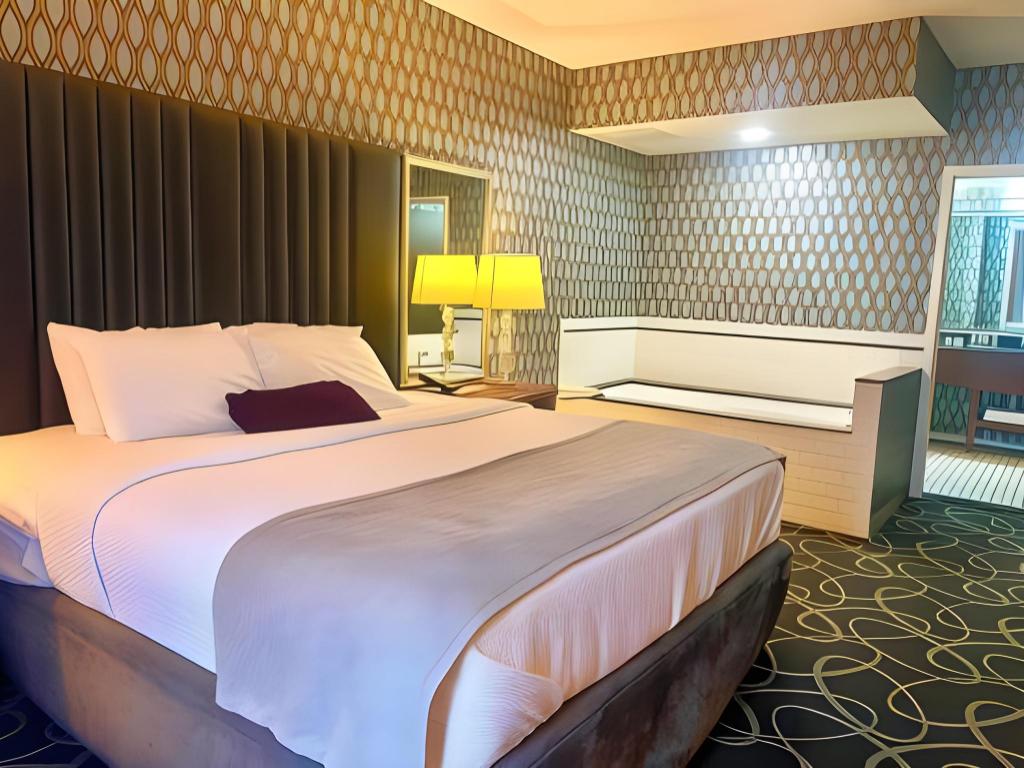 Standard, King Bed