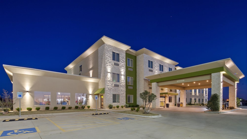 Best Western Lindsay Inn Suites 3/24