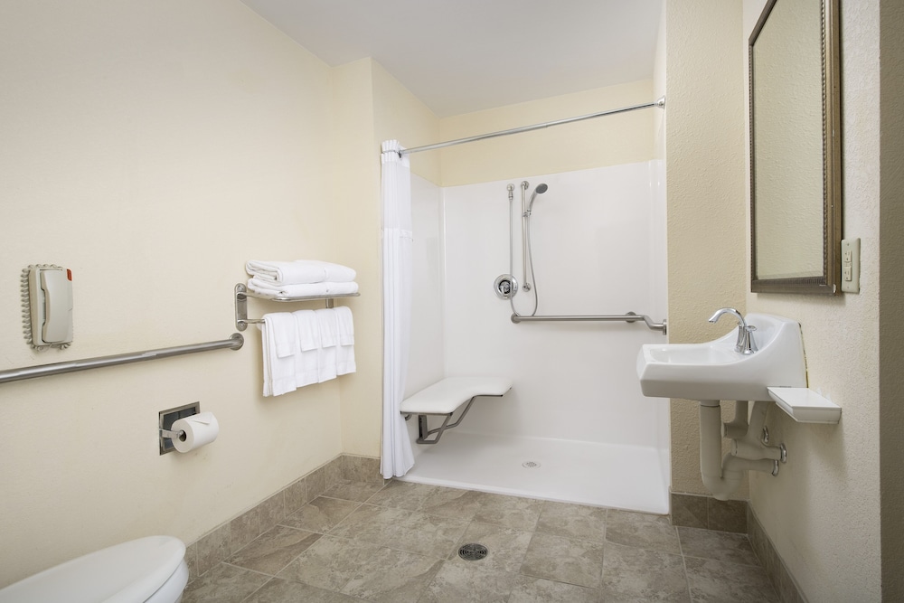 Staybridge Suites North Brunswick 12/41
