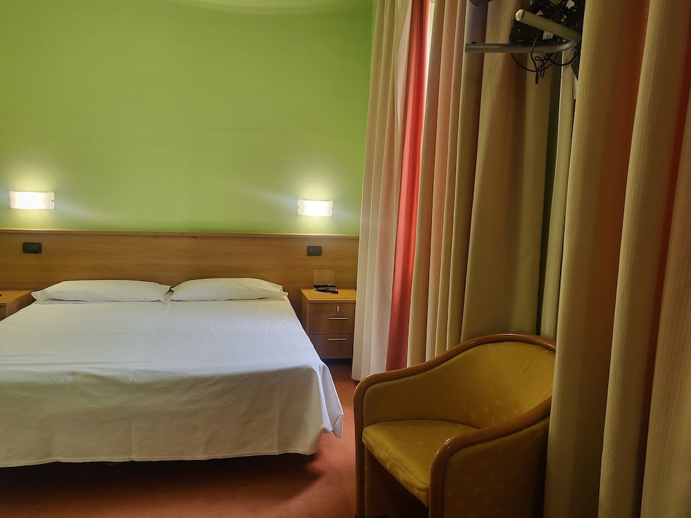 غرفة قياسية مفردة بسريرين منفصلين، Hotel Lux 6/10