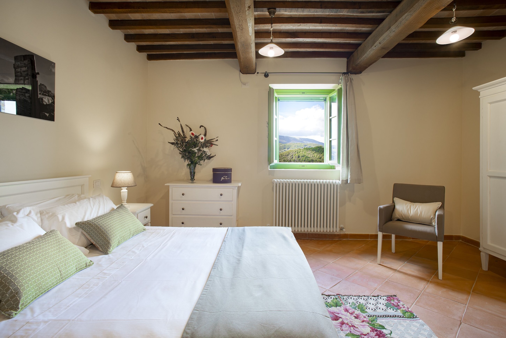 APARTMENT, MULTIPLE BEDS
