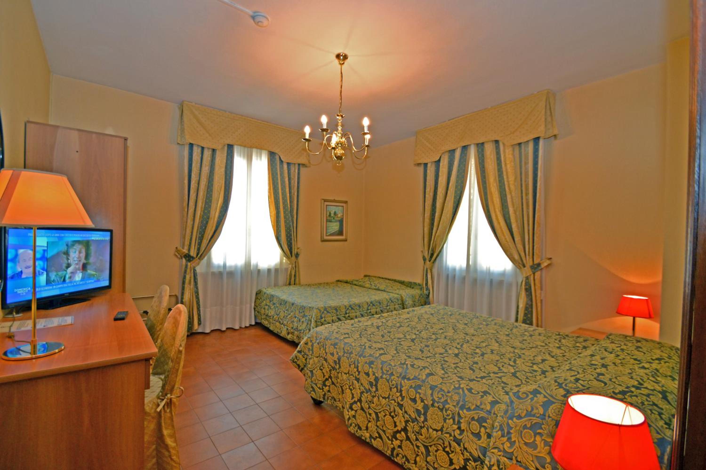 Room, Triple