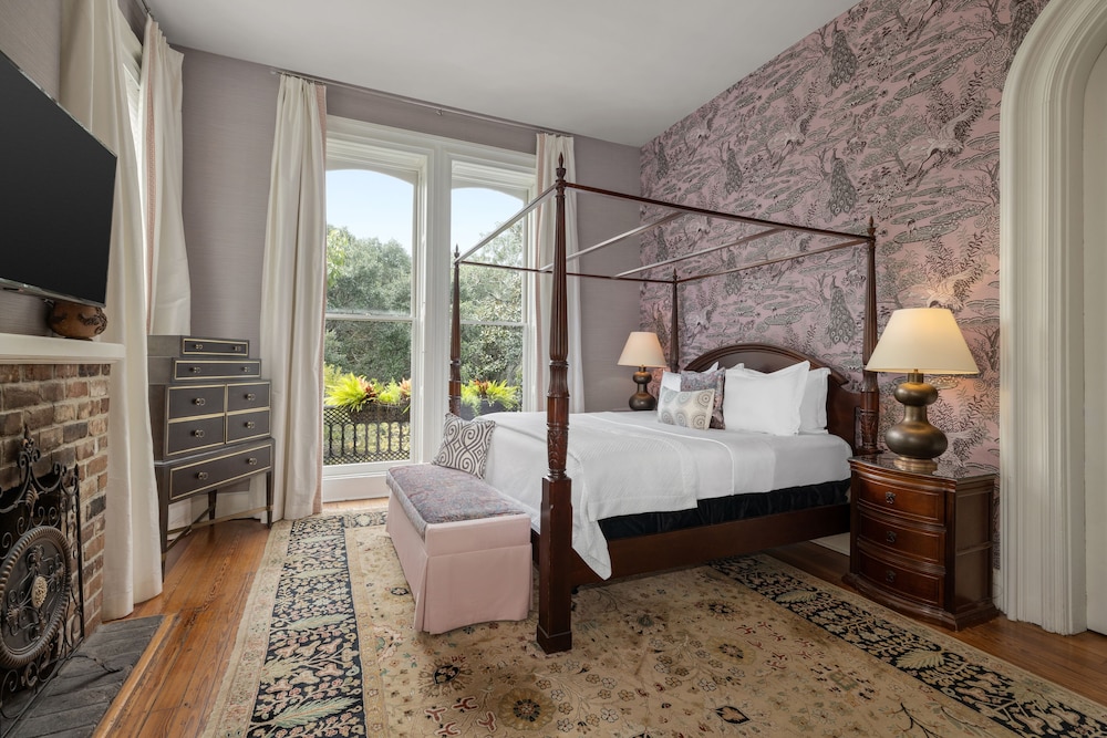 Noble, Suite, King Bed