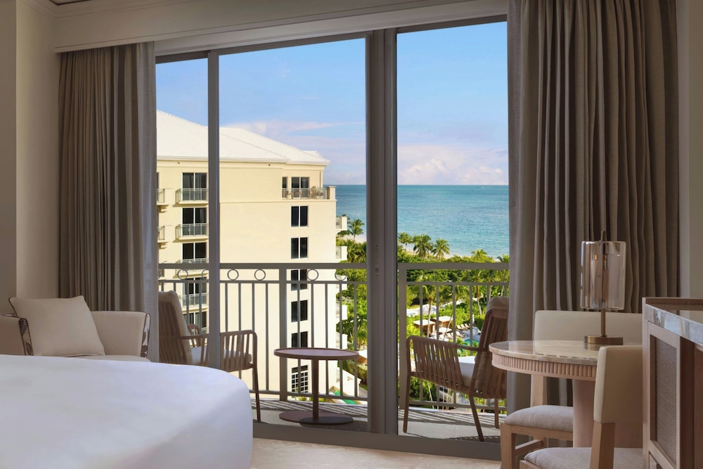 جناح تنفيذي بشرفة بغرفة نوم واحدة بإطلالة جزئية على البحر، The Ritz Carlton Key Biscayne 5/10