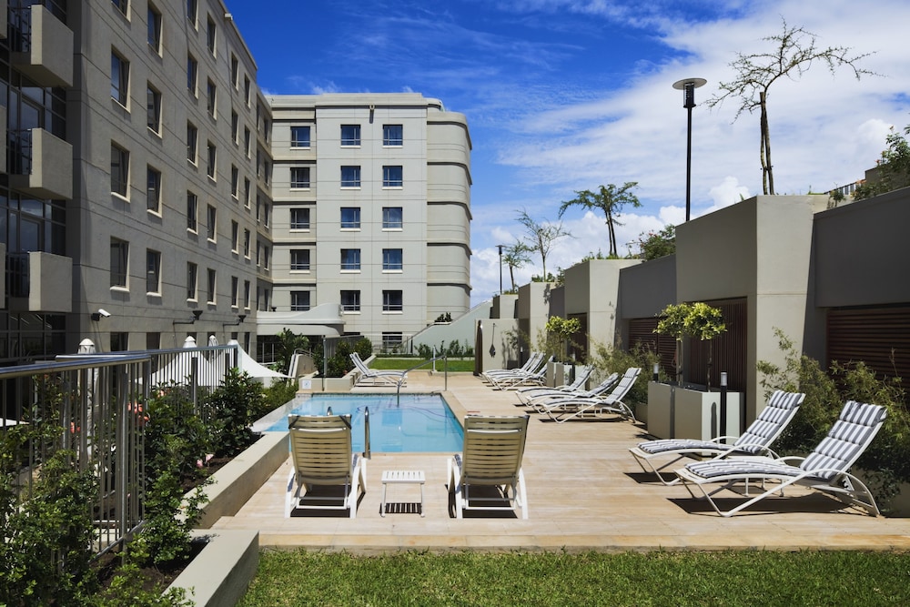 HOLIDAY INN EXPRESS DURBAN - UMHLANGA 7/83