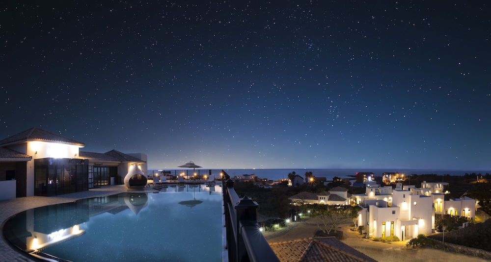 Libentia Hotel and Pool Villa 47/50