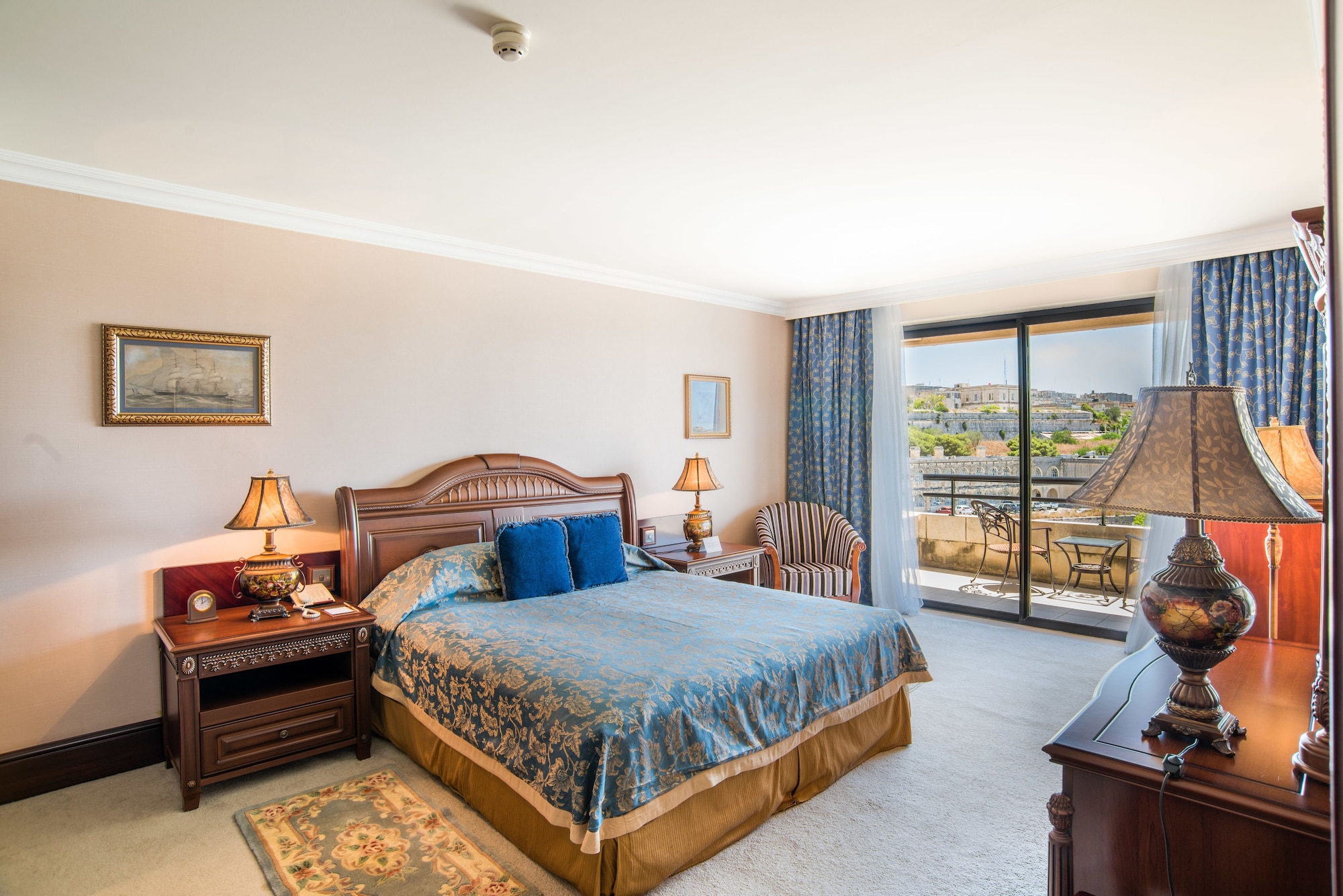 PRESIDENTIAL, SUITE