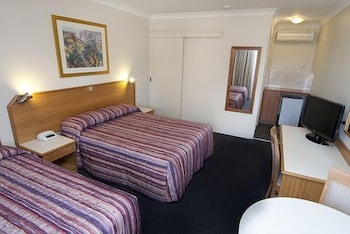 NARELLAN MOTOR INN 17/54