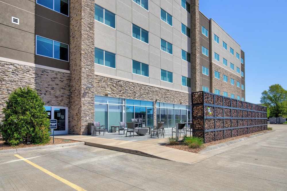 Holiday Inn Express and Suites Onalaska - La Crosse Area 67/71