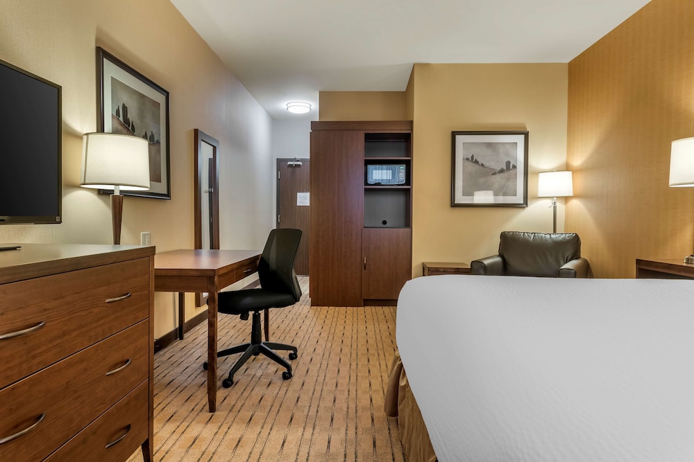 غرفة قياسية بسرير كينج لذوي الإعاقة، Best Western Plus Bathurst Hotel Suites 2/3