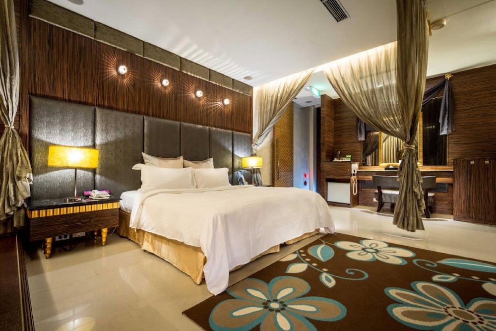 ELITE, QUEEN BED