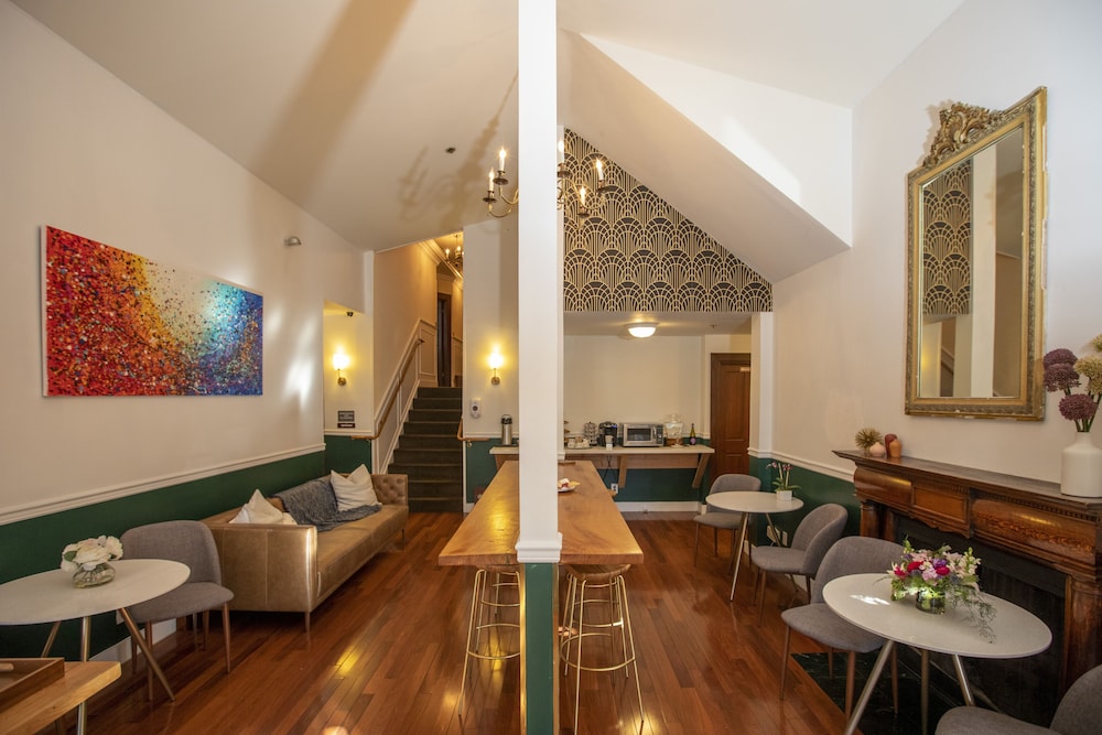 The Washington Square Inn 67/82