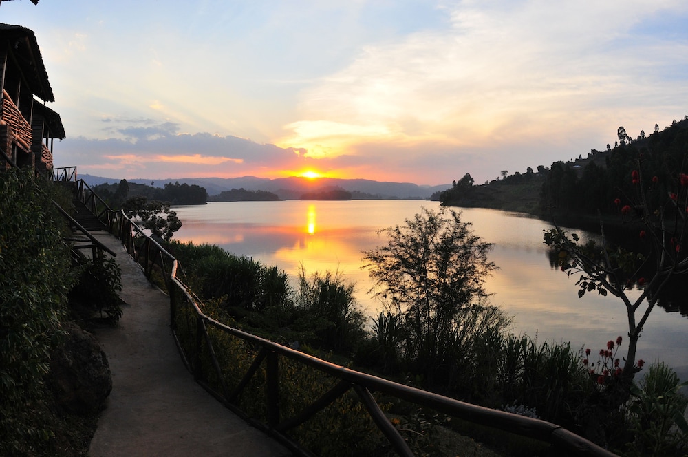 Lake Bunyonyi Rock Resort 40/50
