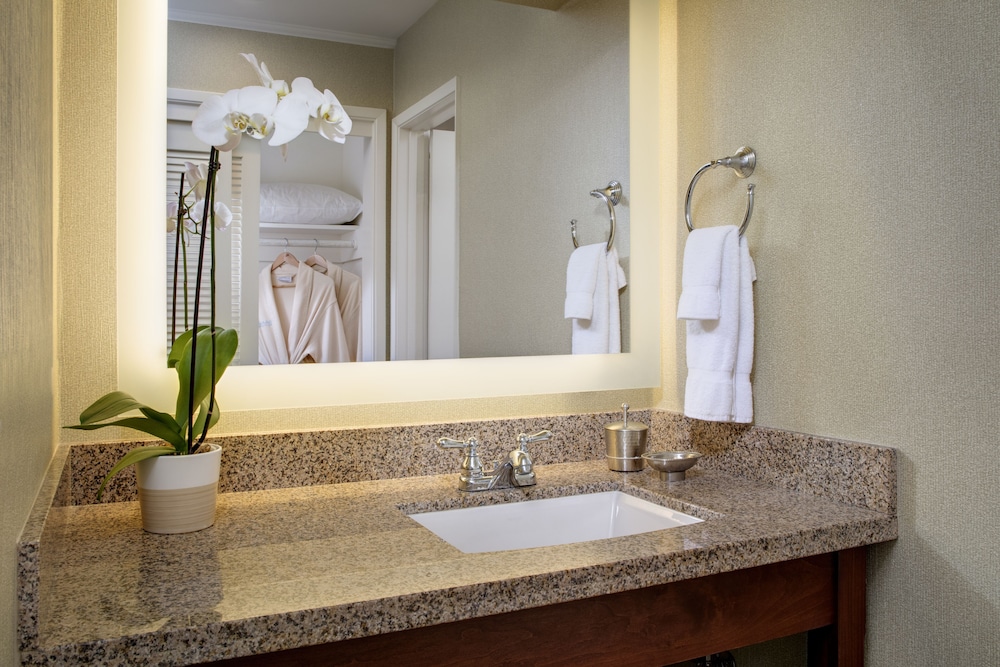 Connecting, Suite, King Bed, Bay Front, Bay View