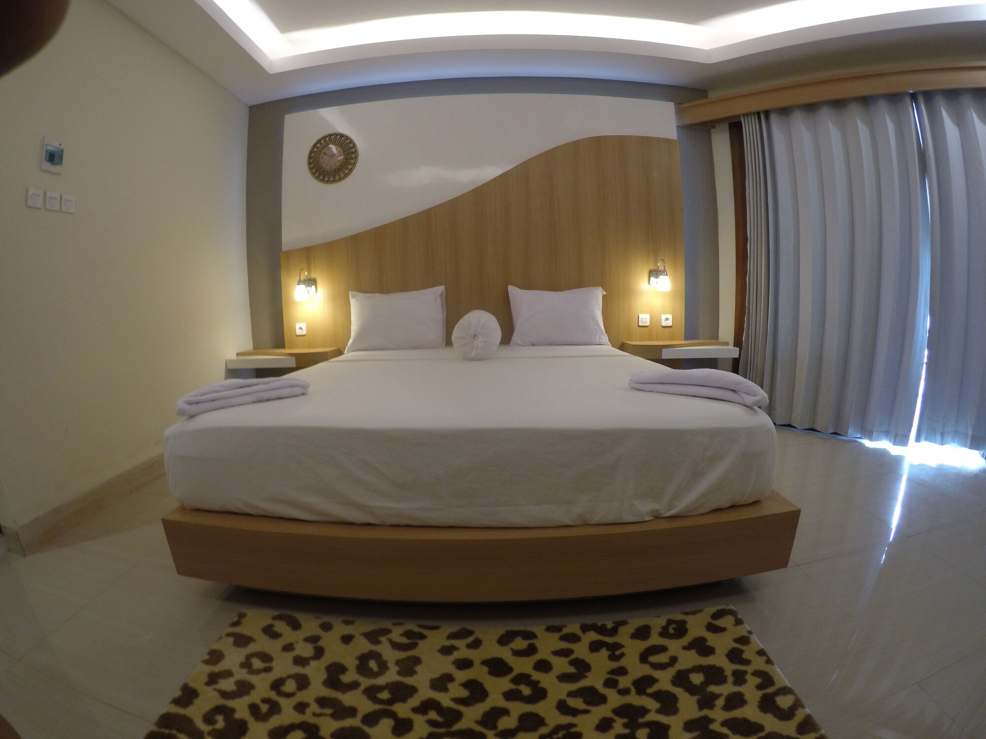 DELUXE, QUEEN BED, GARDEN VIEW