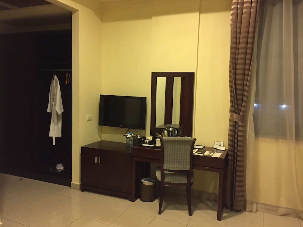 Royal Grand Hotel 55/64