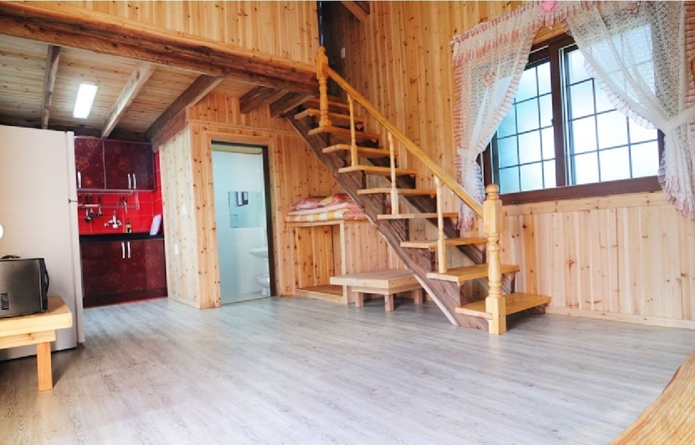 Jeju Sannaedeul Pension 12/21