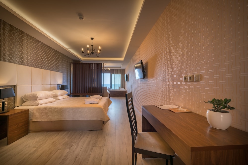 Elegance Luxury Executive Suites - Adults Only 15/58