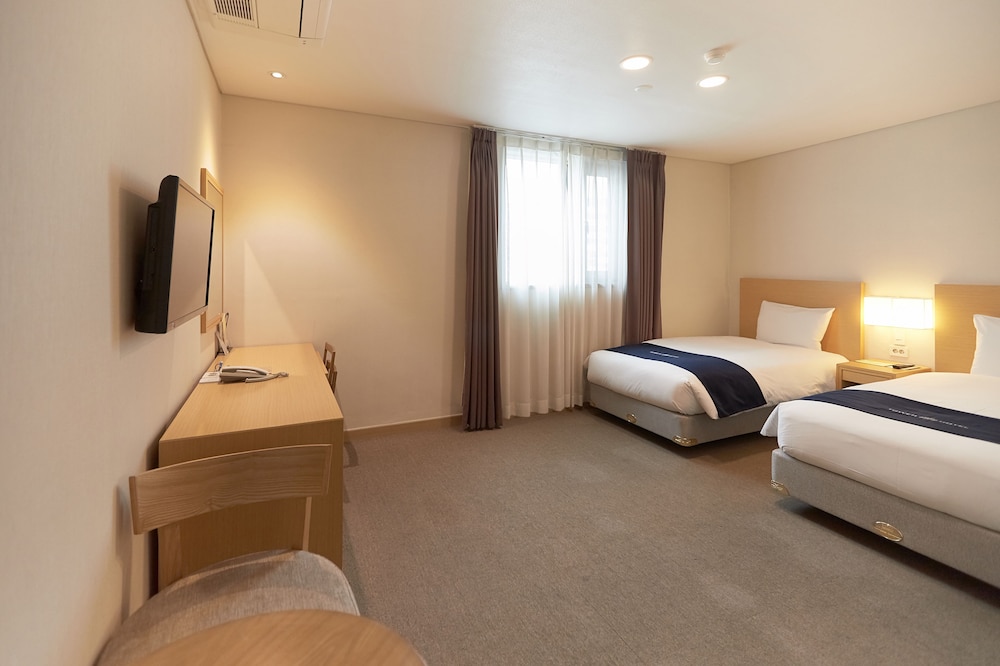 Tower Hill Hotel 10/48