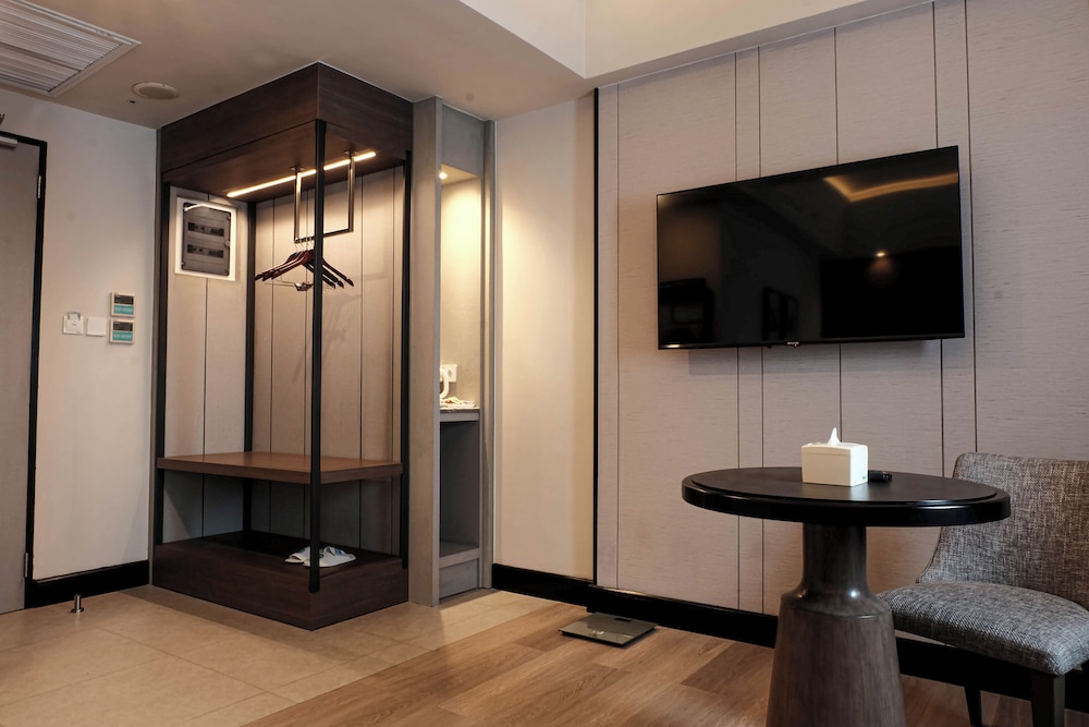 Deka Hotel Surabaya HR Muhammad 27/50