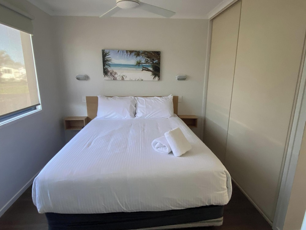 3 Bedrooms, Deluxe, Cabin, 1 Queen and 1 Single Bed, 2 Bunk Beds, Water Front