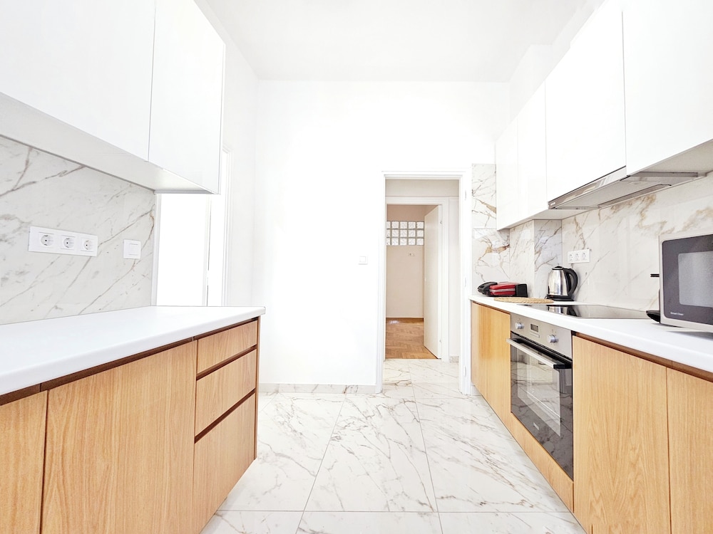 Athens House 4/49