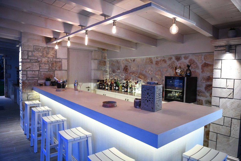 Artina Luxury Villa 5/50