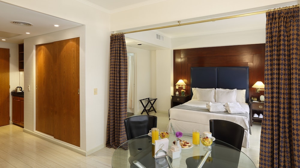 DOLMEN HOTEL 12/52