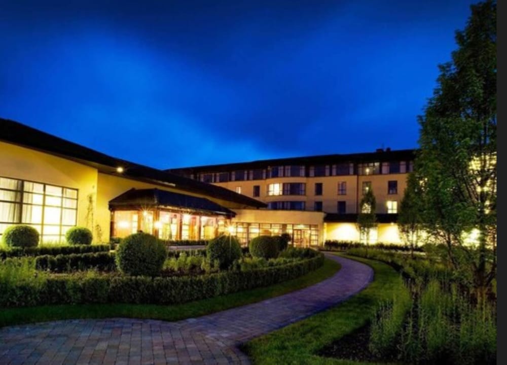 MULLINGAR PARK HOTEL 48/50