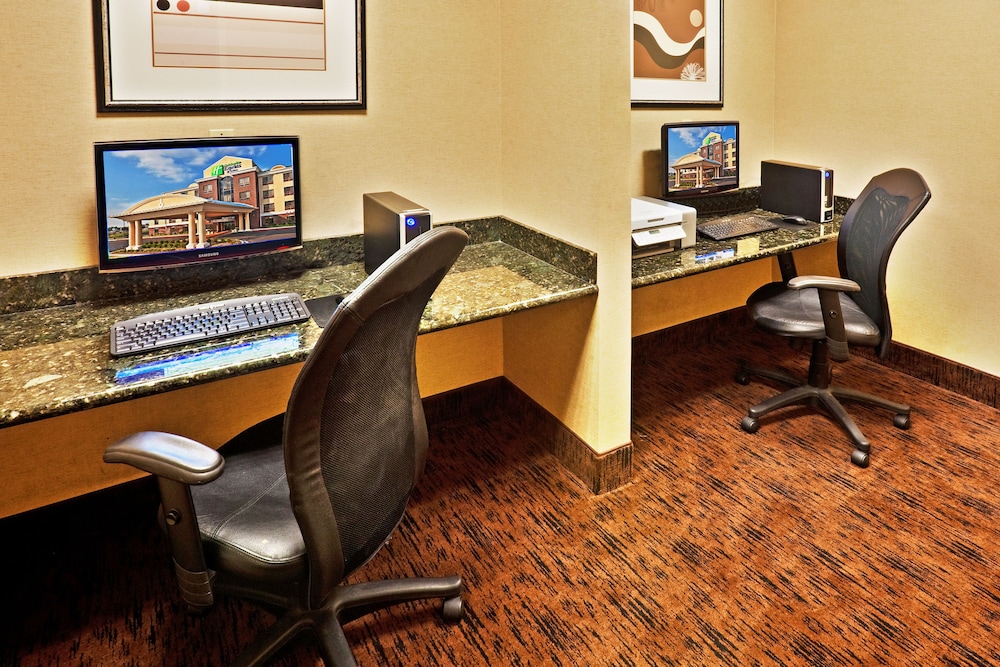 Holiday Inn Express Hotel And Suites Bartlesville 31/35