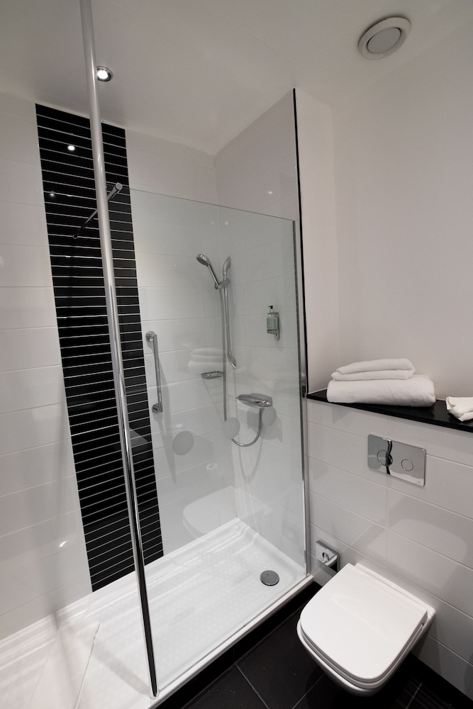 Holiday Inn Corby 13/77