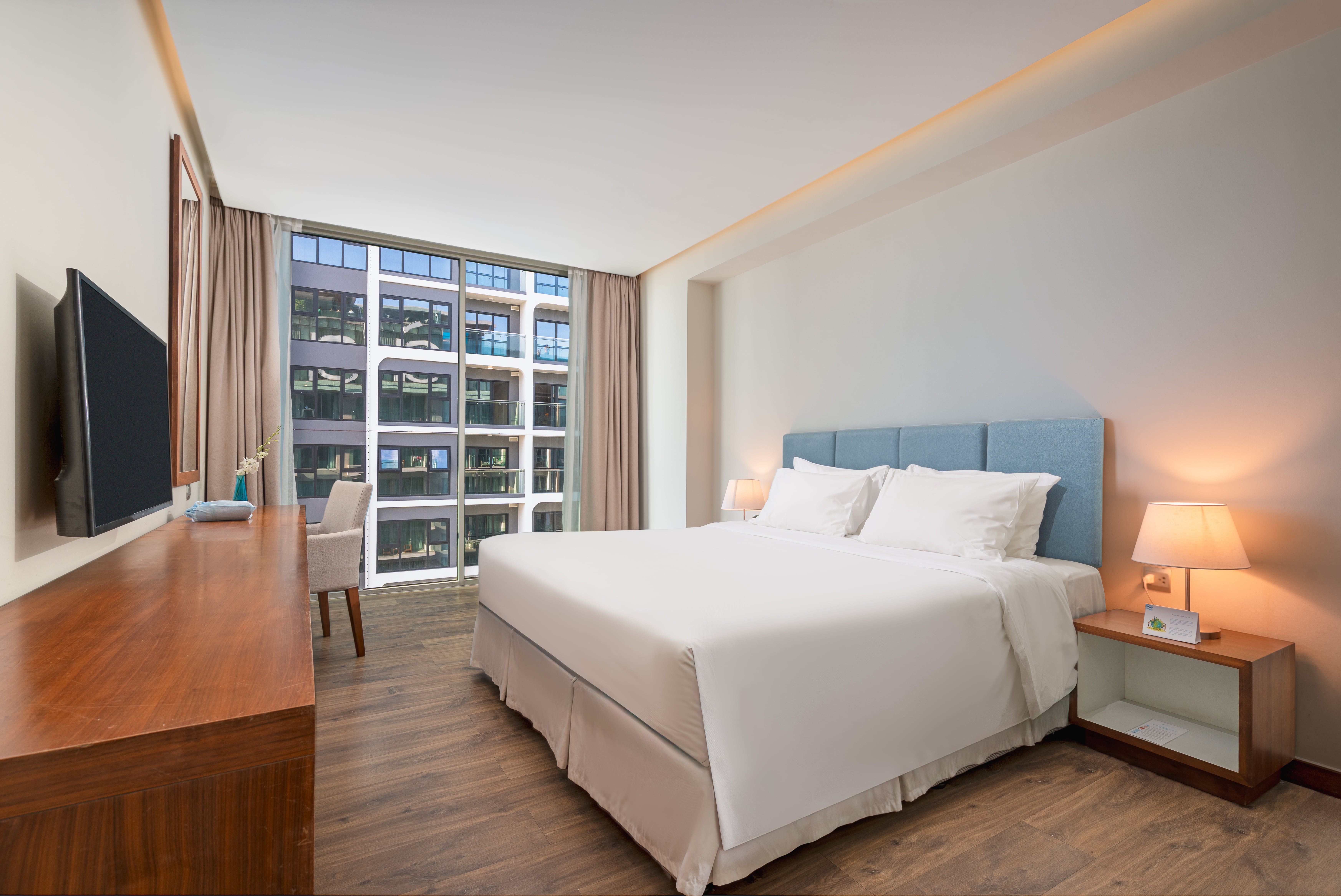 Delight, King Bed, City View