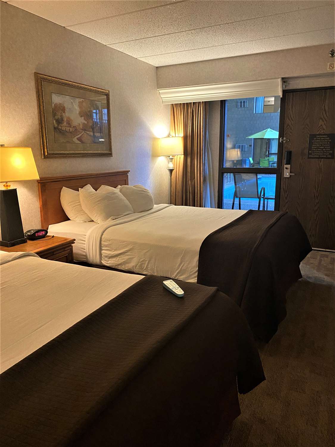 Room, 2 Queen Beds, Pool Side