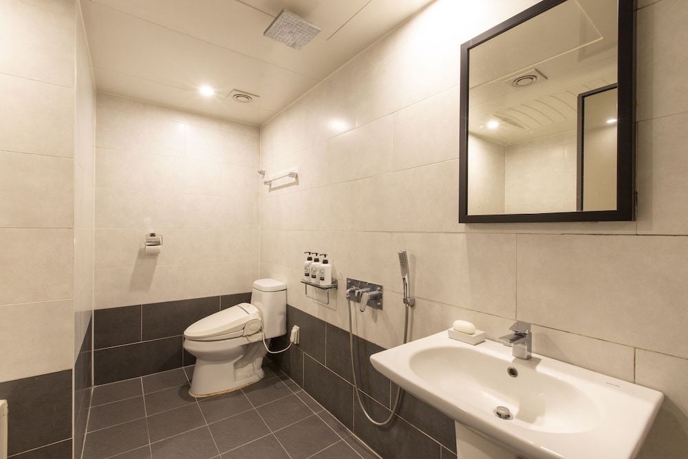 Calm Rest Hotel Busan Sasang 40/50