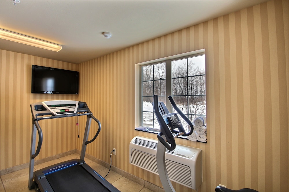 Cobblestone Inn & Suites -- Brillion, WI 25/40