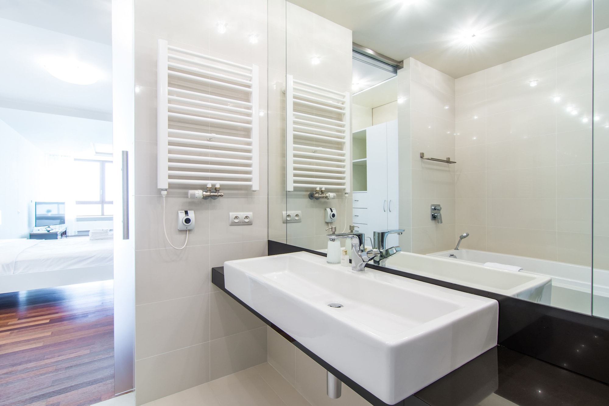 DELUXE, STUDIO, SUITE