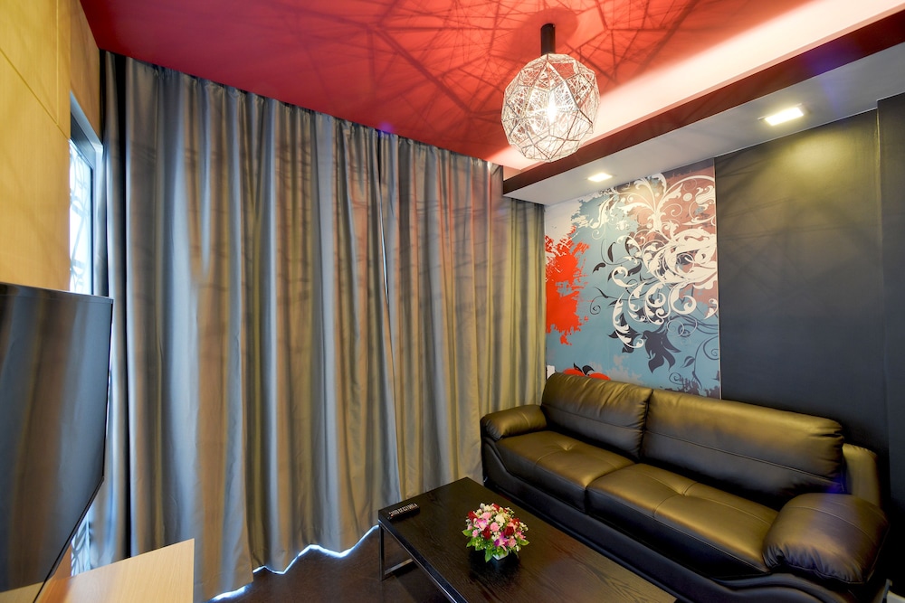 Sleep With Me Design Hotel at Patong 38/58