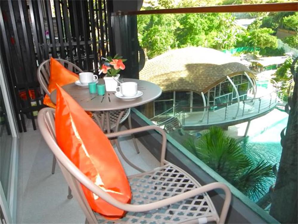 Emerald Terrace Condominium Resort 2/71