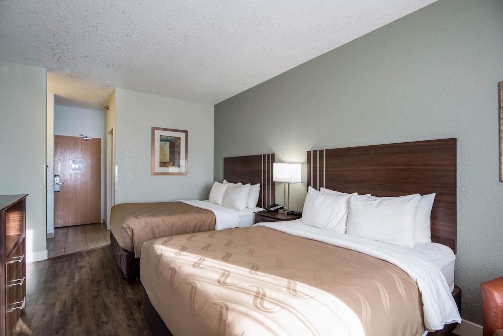 Quality Inn & Suites Pueblo West 12/43
