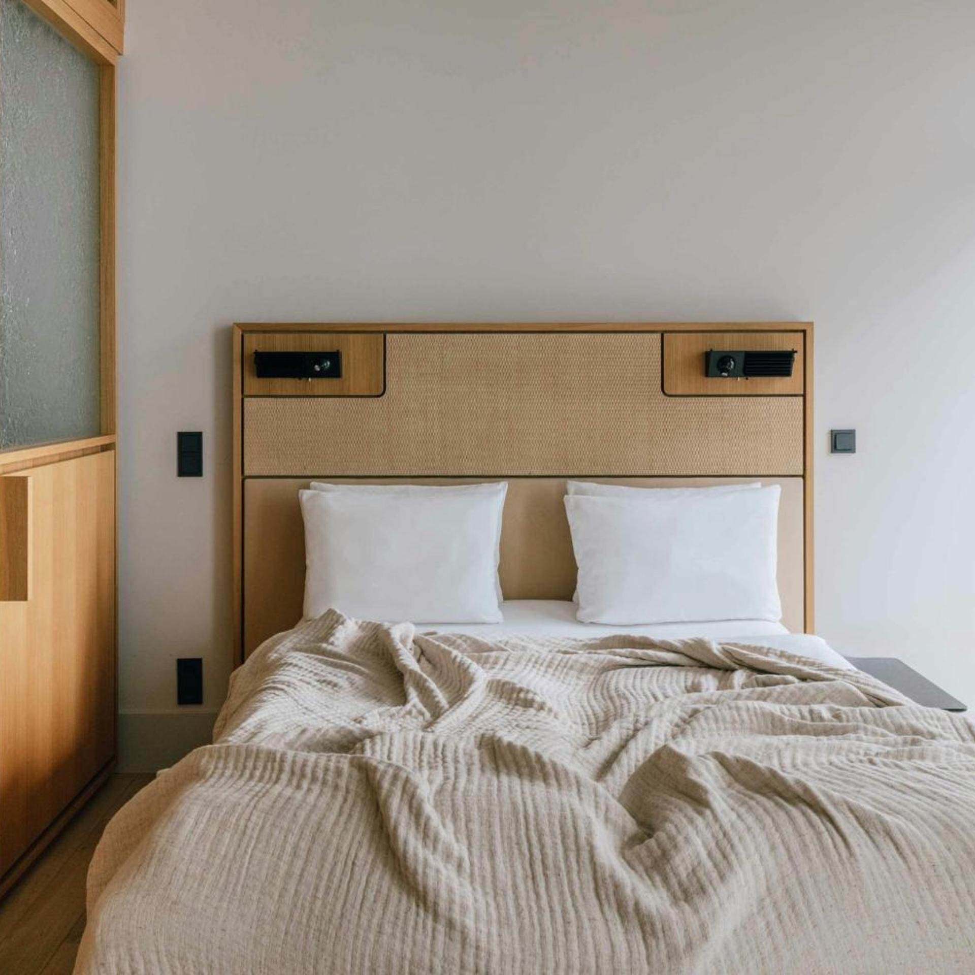City, Studio, King Bed, River View
