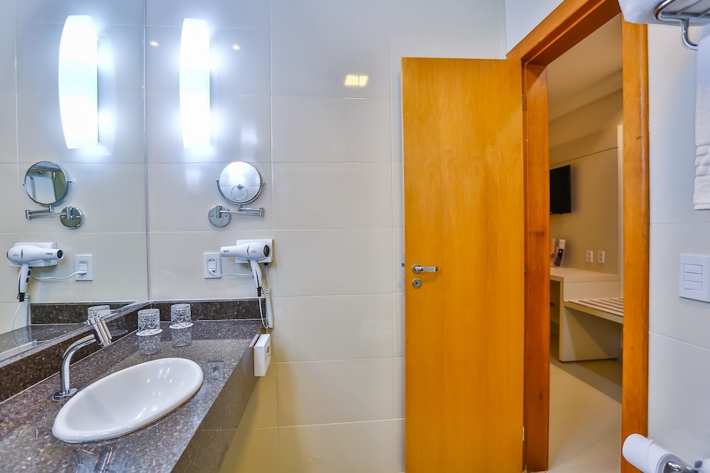 Golden Lis Hotel Boutique 75/76