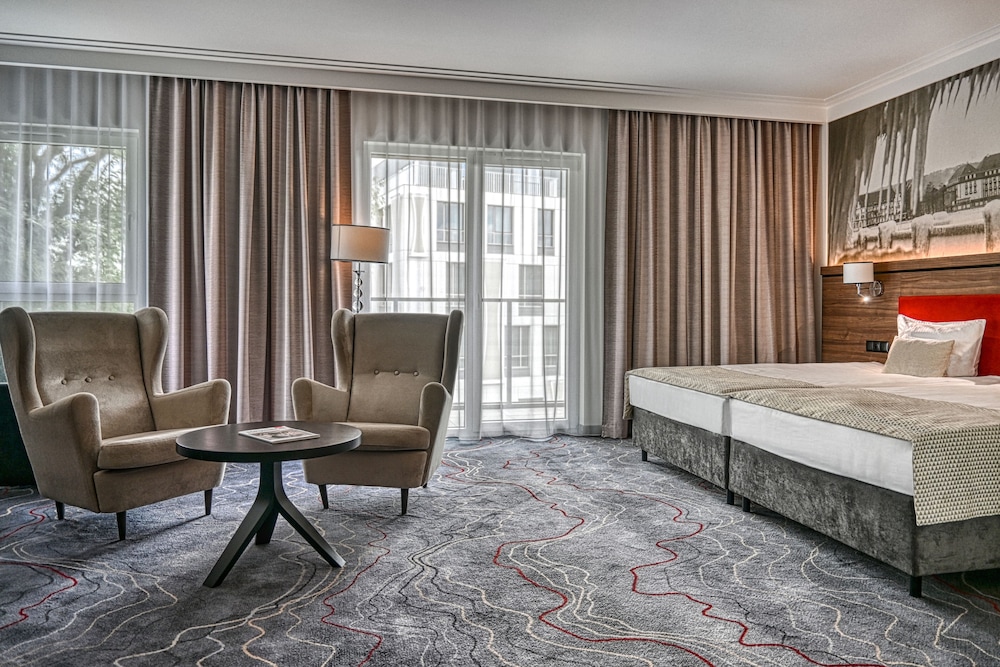 Deluxe, Queen Bed, Balcony