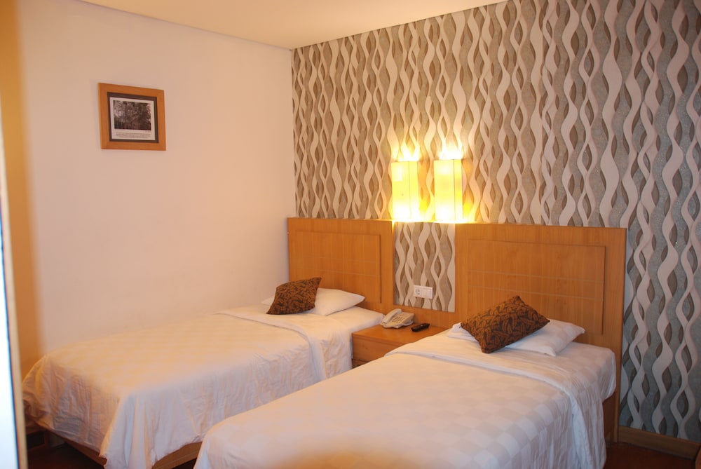 ROYAL JELITA HOTEL 9/45