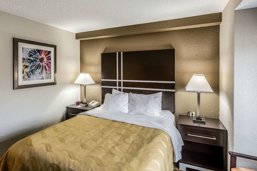 Quality Inn and Suites El Paso I-10 18/43